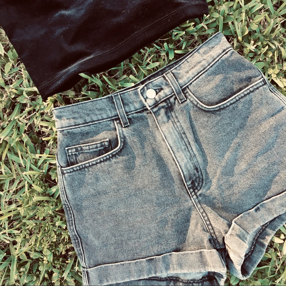AMERICAN APPAREL HIGH-WAIST CUFF SHORT